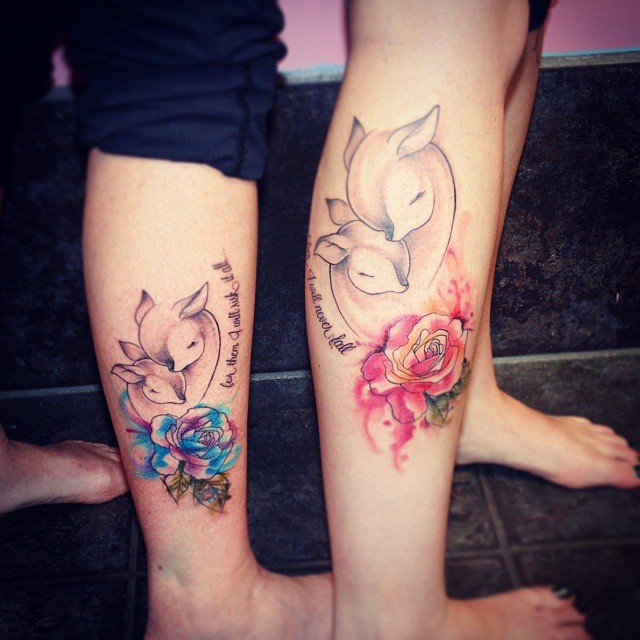 Tatuagens de mãe e filha de cervo