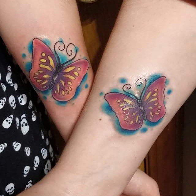mãe filha tatuagens de borboleta