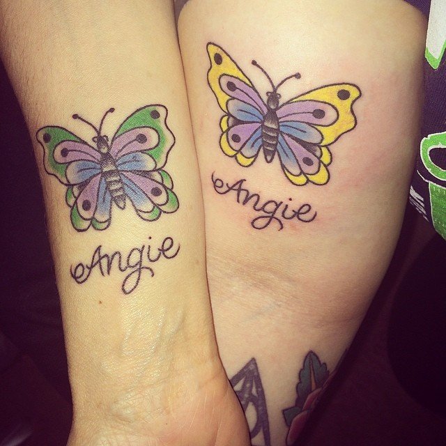 tatuagens de borboletas de mães e filhas