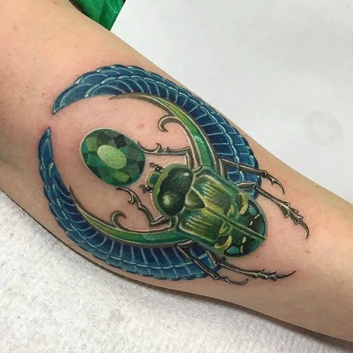 Tatuagem de escaravelho egípcio