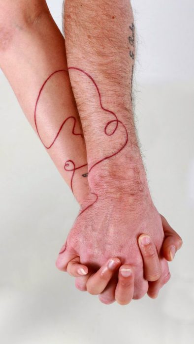 Tatuagem de fio vermelho 