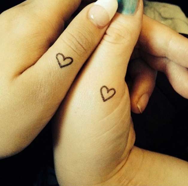 tatuagens corações mãos