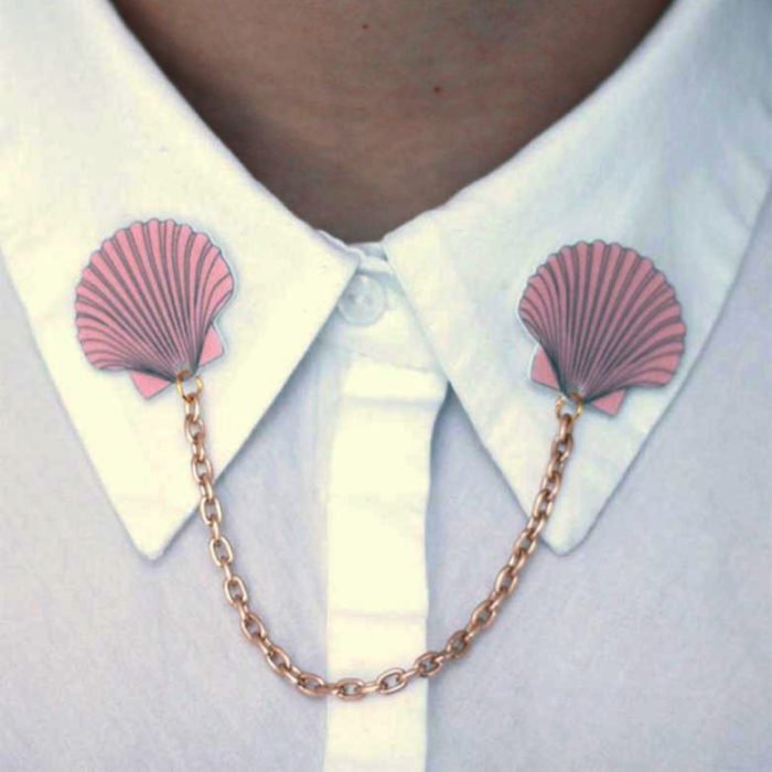 Dicas de colarinho;  clipes para colarinho de camisa;  conchas rosa com corrente de ouro