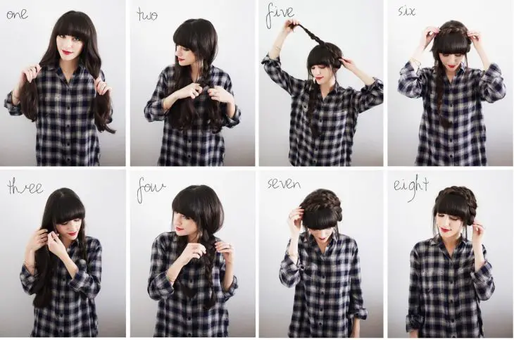 menina penteando o cabelo 