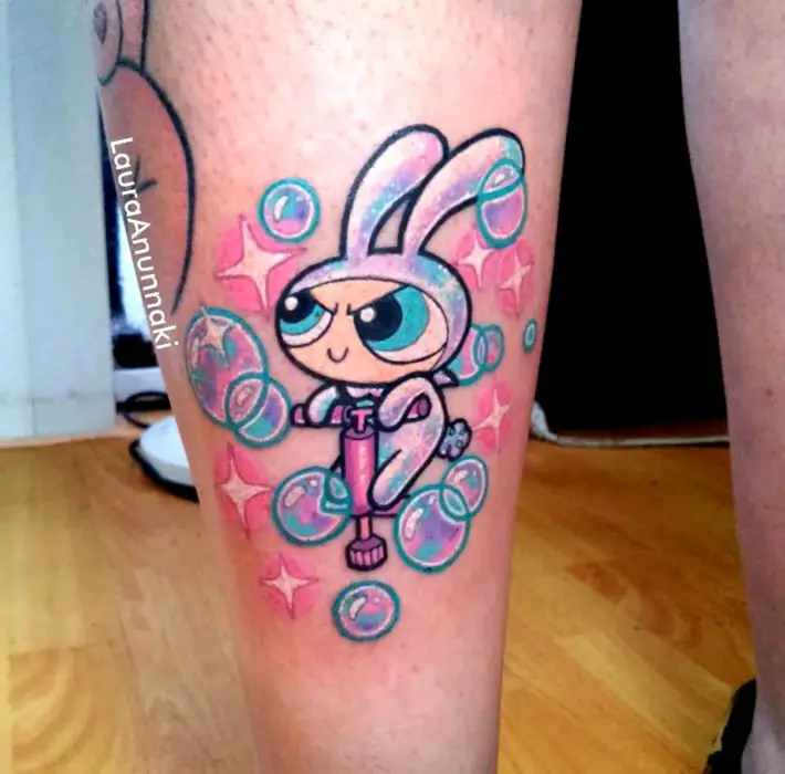 Tatuagens de desenhos animados do Cartoon Network;  Bolha disfarçada de coelho das Meninas Superpoderosas