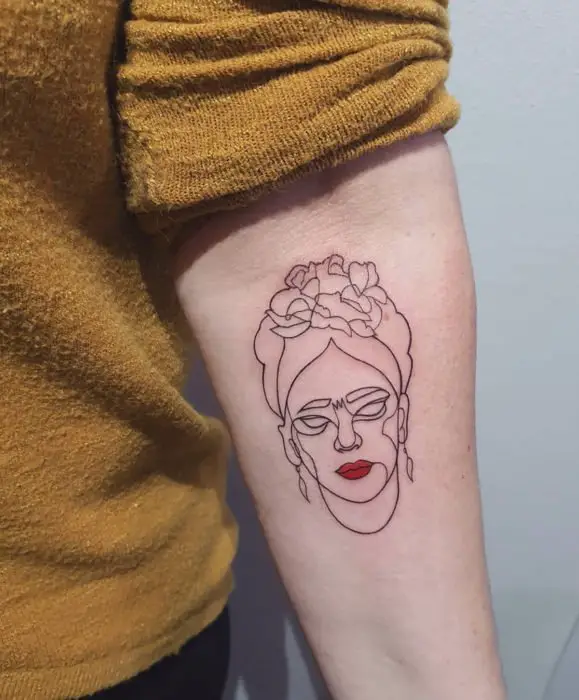 Tatuagens de Frida Kahlo no braço, linhas, silhueta