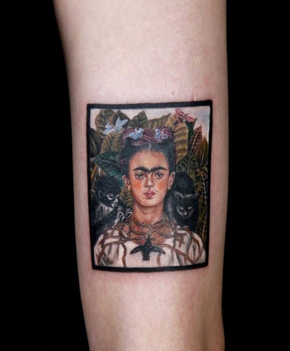 Tatuagens de Frida Kahlo, pintura colorida no braço, mini tatuagem