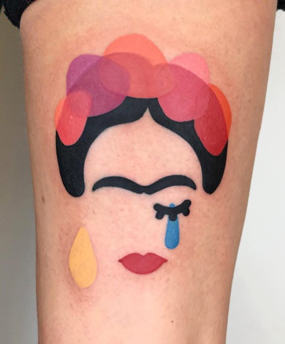 Tatuagens minimalistas de Frida Kahlo na perna