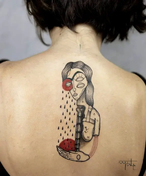 Tatuagem surreal de Frida Kahlo nas costas