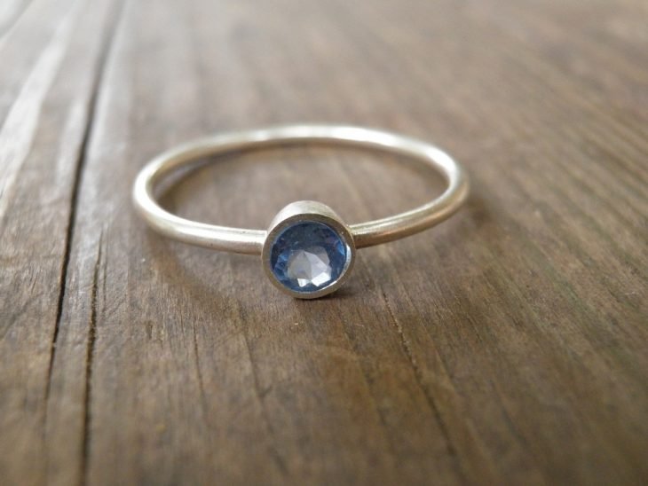 anel minimalista de pedra azul
