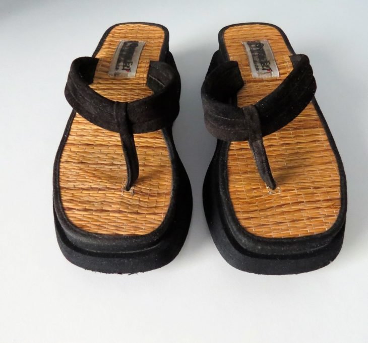 Sandálias de bambu com sola preta