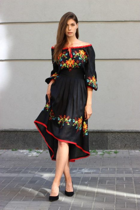Menina com um vestido típico mexicano 