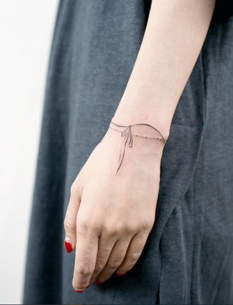 tatuagem de braçadeira delicada