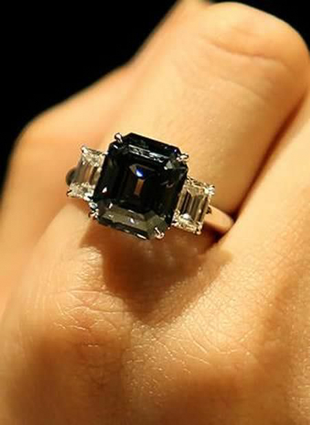 anel de noivado de pedra preta