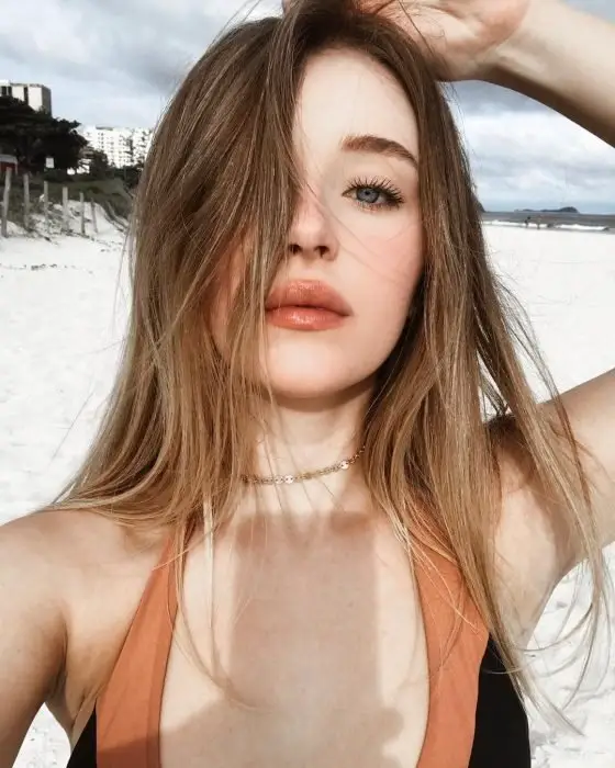 garota na praia 