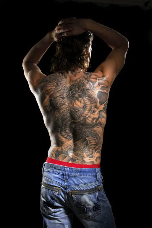 Tatuagens de dragão para homens em tamanho grande 