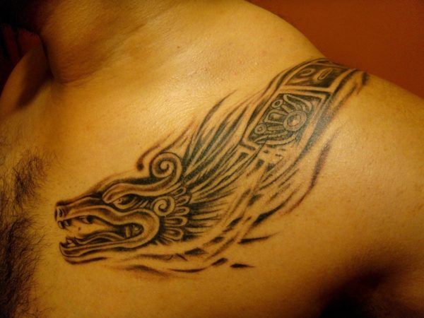 Tatuagens de dragão para homens com detalhes 