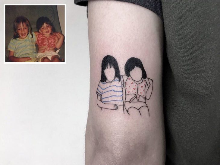 Tatuagem de foto de família minimalista
