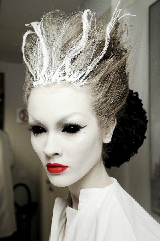 2015-halloween-hairstyles-the-bride-of-Frankenstein