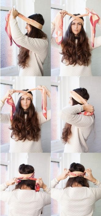 Menina mostrando um tutorial de como fazer um penteado com lenços Menina mostrando um tutorial de como fazer um penteado com lenços