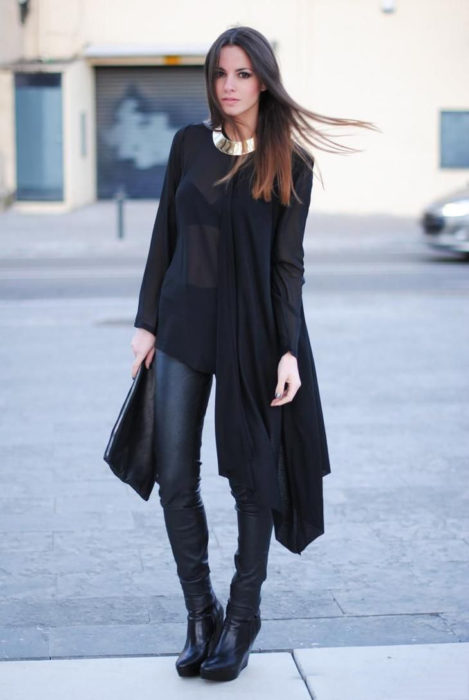 Garota vestindo um terno preto 