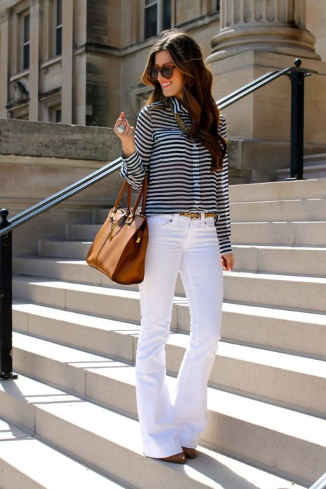 Garota vestindo um look com jeans branco 