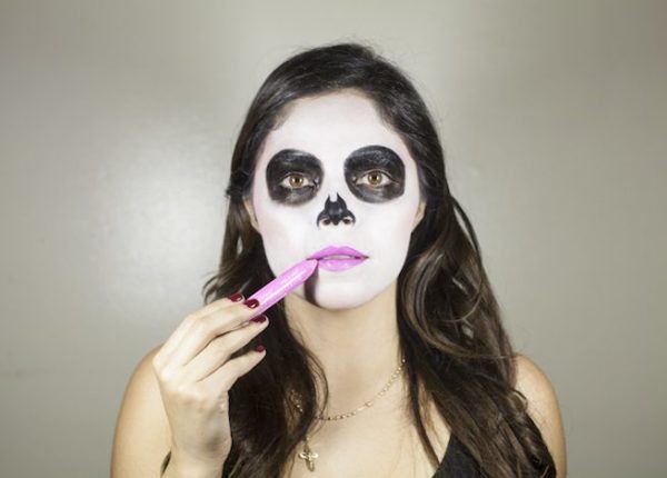 maquiagem-catrina-halloween-como-fazer-passo a passo-rosa-lábios