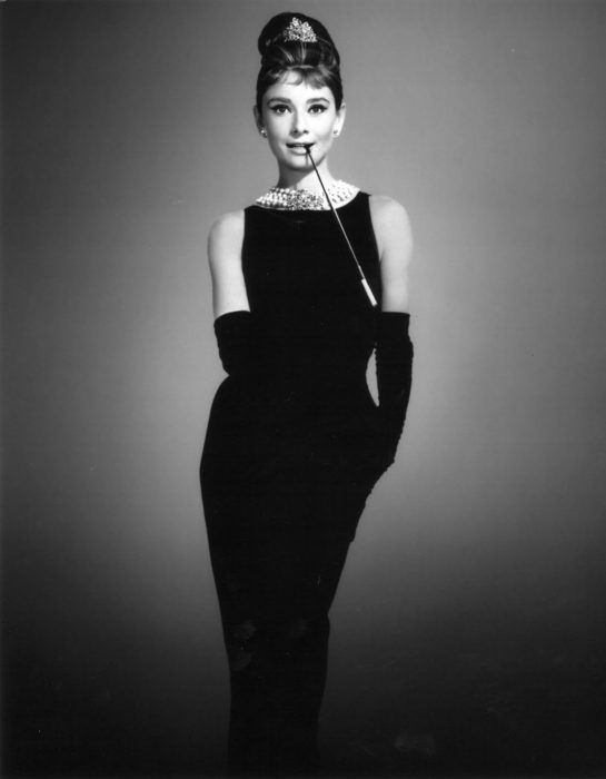 Audrey Hepburn usando um vestidinho preto de $ 900.000
