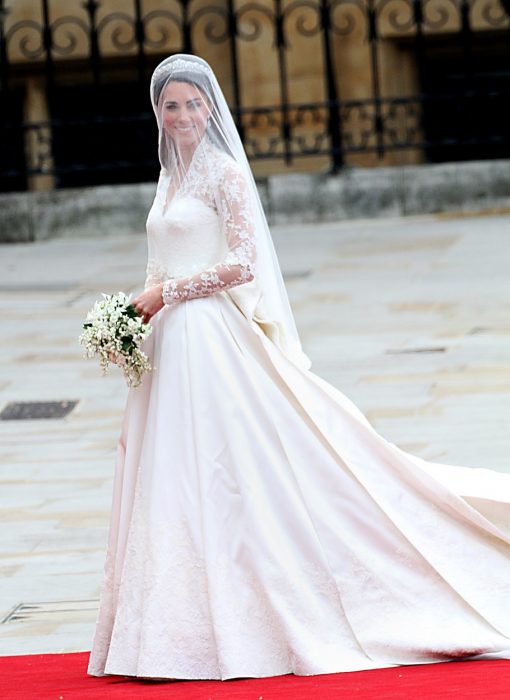 Kate Midelton usando um vestido de noiva 
