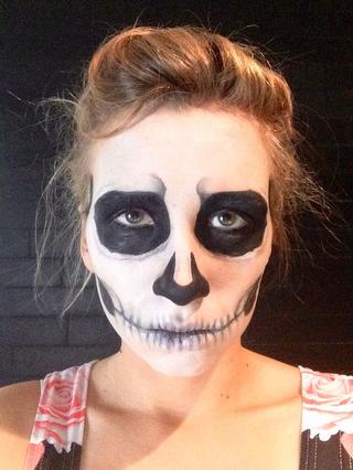 halloween-maquiagem-caveira-adicionar-sobrancelhas