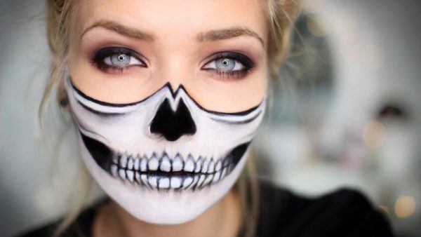 o-halloween-maquiagem-esqueleto-metade-rosto