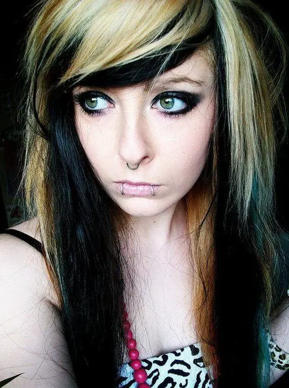 emo-haircuts-and-hairstyles-for-girls-2013-emo-bangs-to-the-side