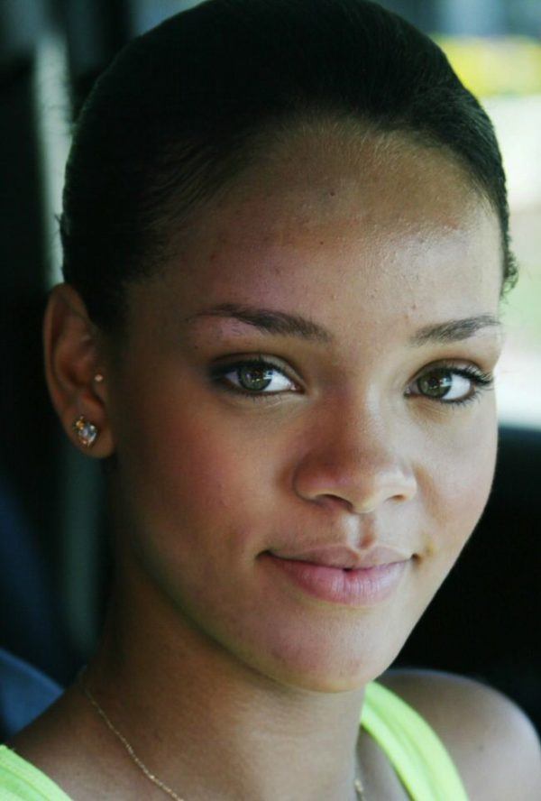 Rihanna sem maquiagem