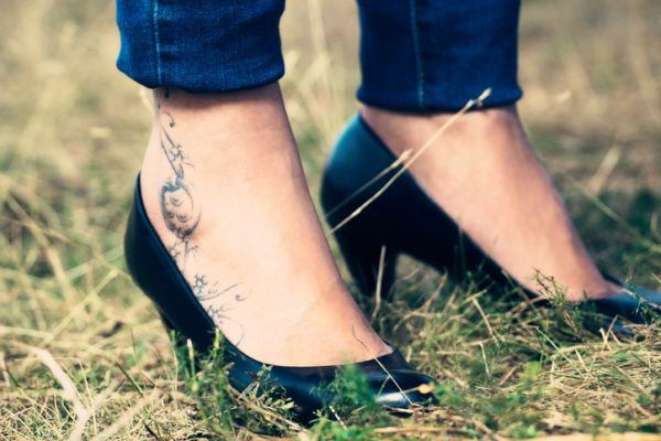 O preço da tatuagem de acordo com a área dos pés 